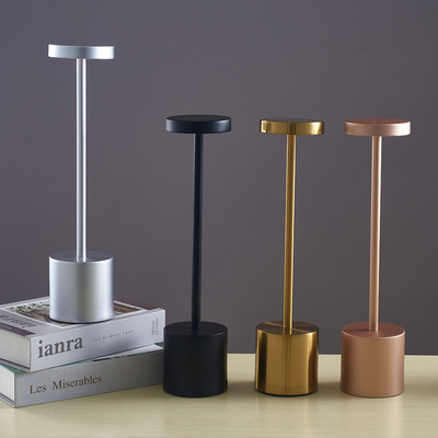 TPYE C que carrega o candeeiro de mesa moderno do toque do metal do tema para a cabeceira da barra